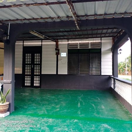 Mak Abah Homestay A Parit Raja Batu Pahat Luaran gambar